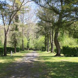 Emplacement avec accès rivière